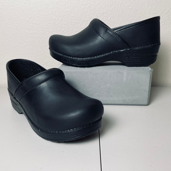 DANSKO WIDE Black Oiled Leather Clogs Sz 41 Black Comfort Slip On Shoes - Picture 1 of 13